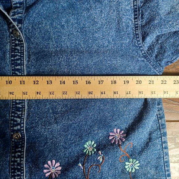 Vintage Denim Shirt Womens Medium Embroidered Floral Cottagecore Acid Wash 80s - Picture 9 of 9